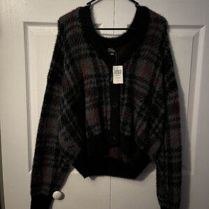 Social Collision Size 2 Gray, Black, & Red Plaid Cropped Button-Up Cardigan